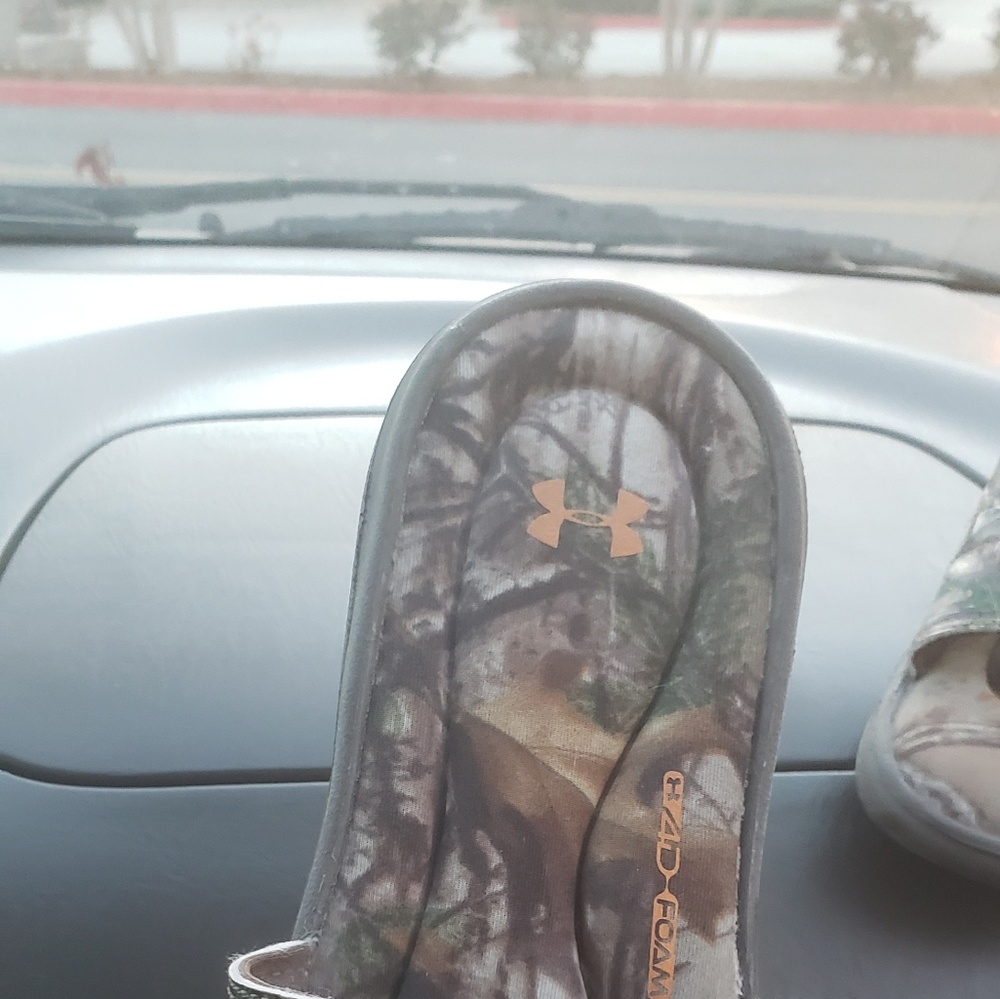 Under armour flip flops